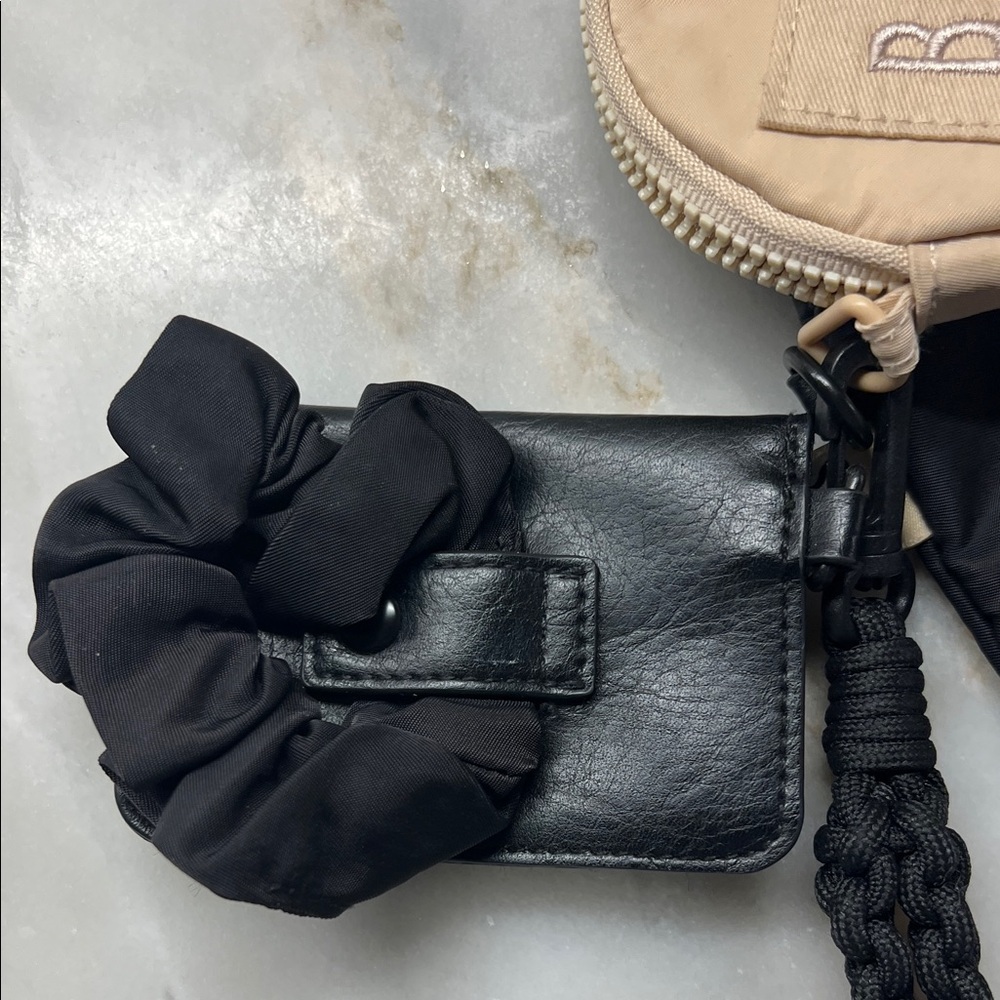 BEIS The sport wristlet set - Picture 5 of 10